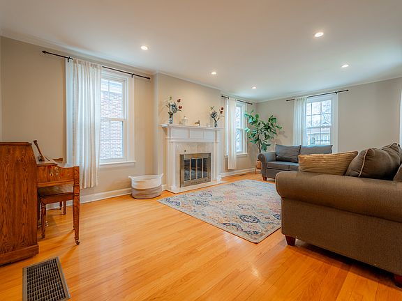 2nd image of 803 S Vine Ave