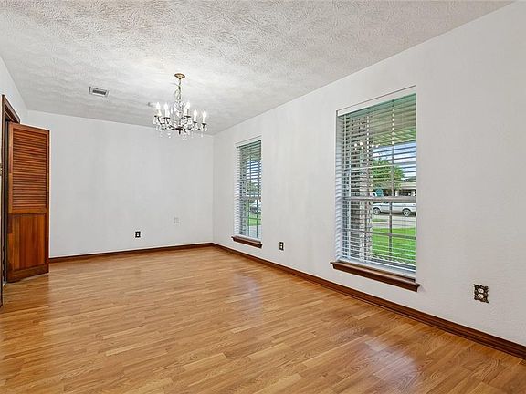 4th image of 118 Gravolet St