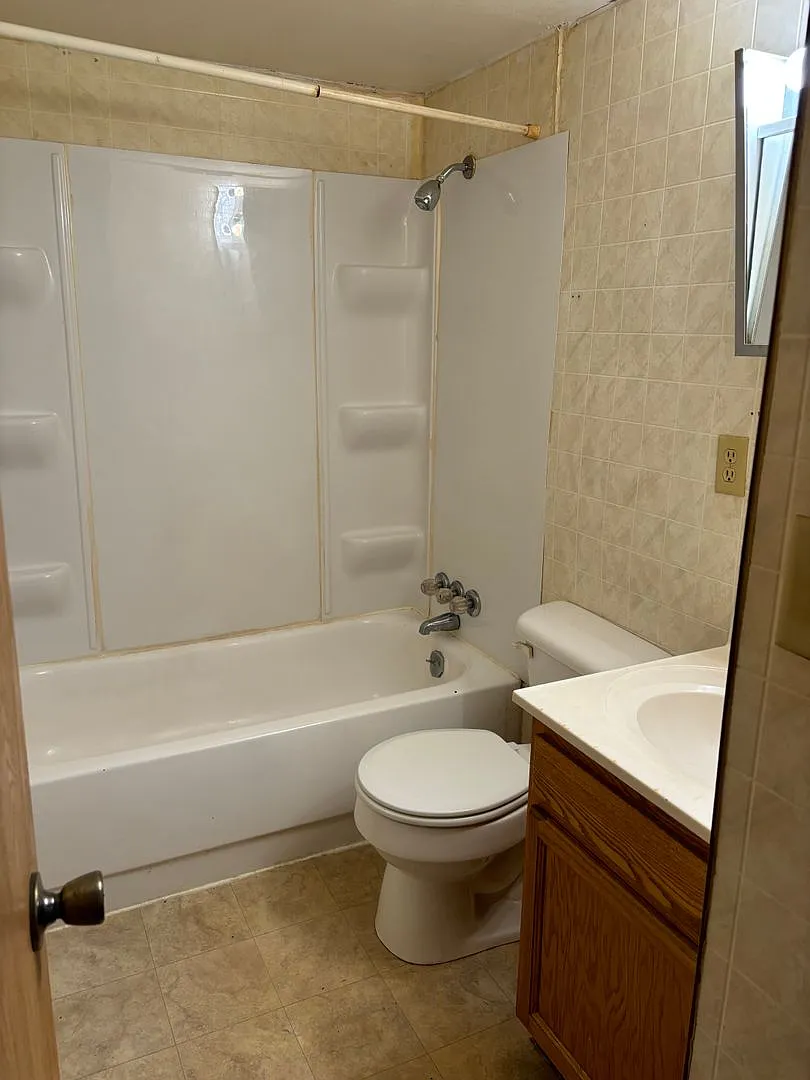 One and Two Bedroom Units located at 507 Grand Ave in Rothschild — Photo 4