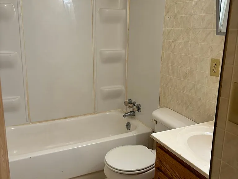 507 S Grand Ave — Photo 4