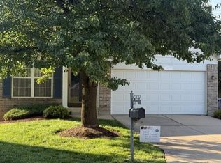 4329 Hollow Brook Ct, Florissant, MO 63034