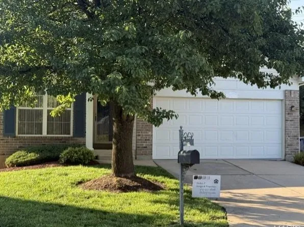 4329 Hollow Brook Ct, Florissant, MO 63034