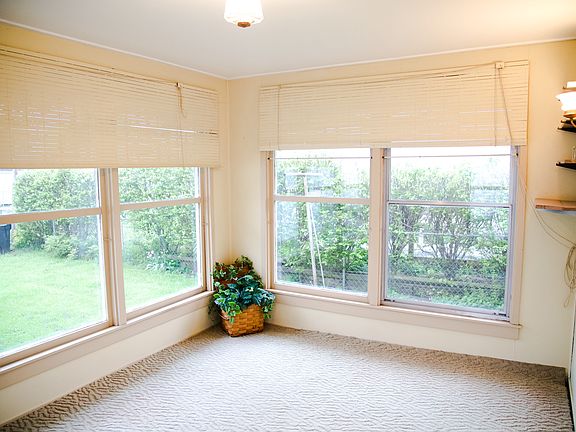 Sunroom connected to Bedroom