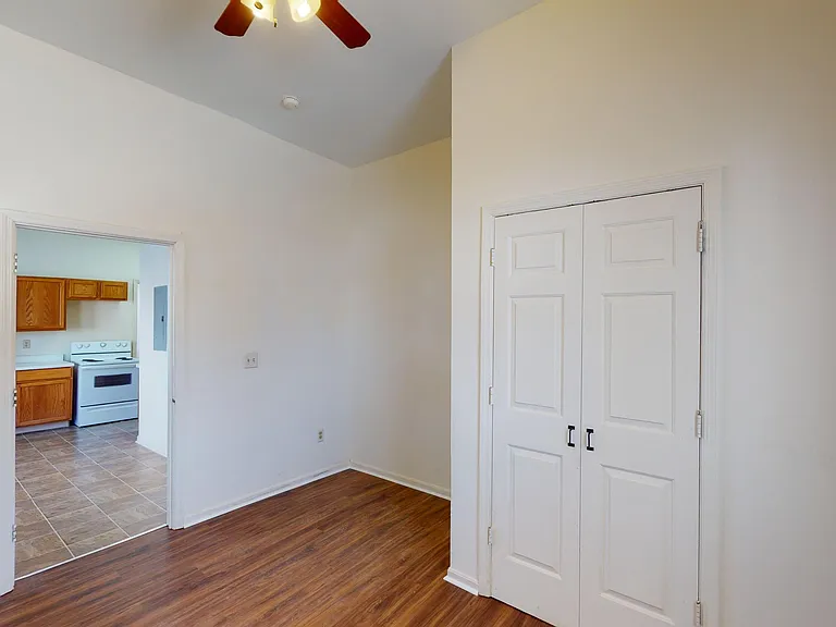 2215 Washington Ave #2 — Photo 2