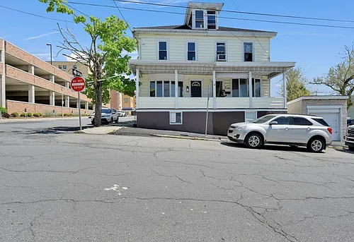 8 N Wolfe St Photo 1