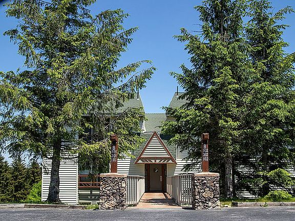 2nd image of 208A Leatherbark Ln