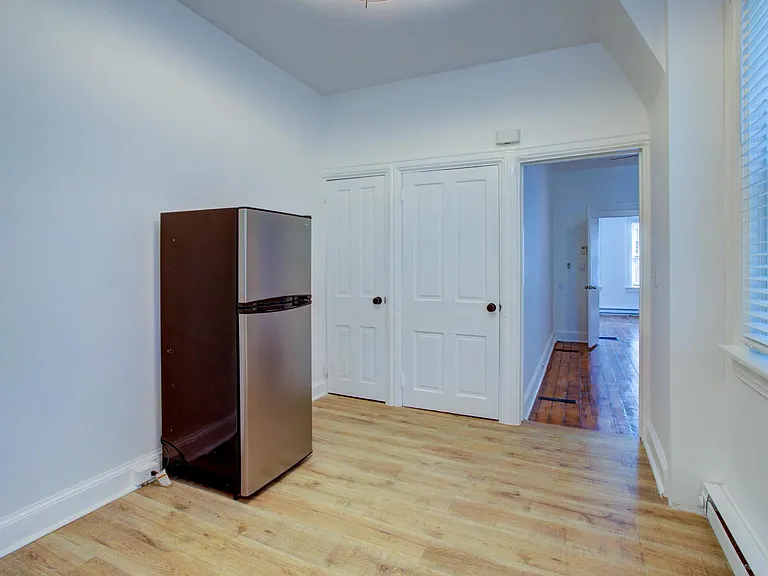 329 E Chestnut St #1 — Photo 12