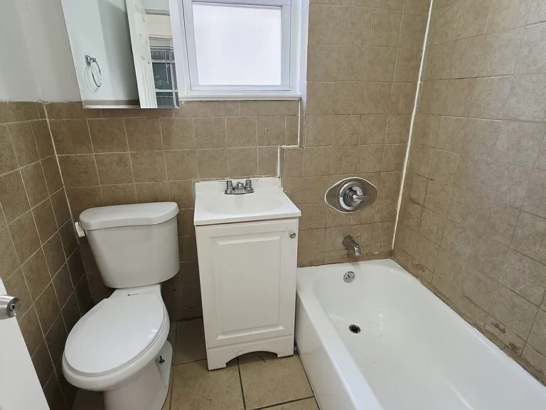 133 Boyd Ave #1C — Photo 9