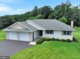 2 Highland Hills Dr, Fleetwood, PA