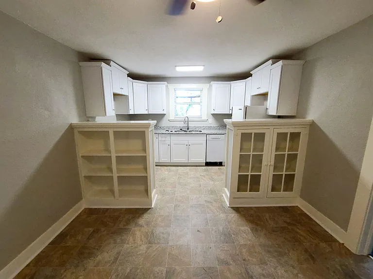 5734 Worth St — Photo 12
