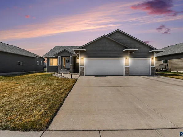 419 Quinn Ave, Harrisburg, SD 57032