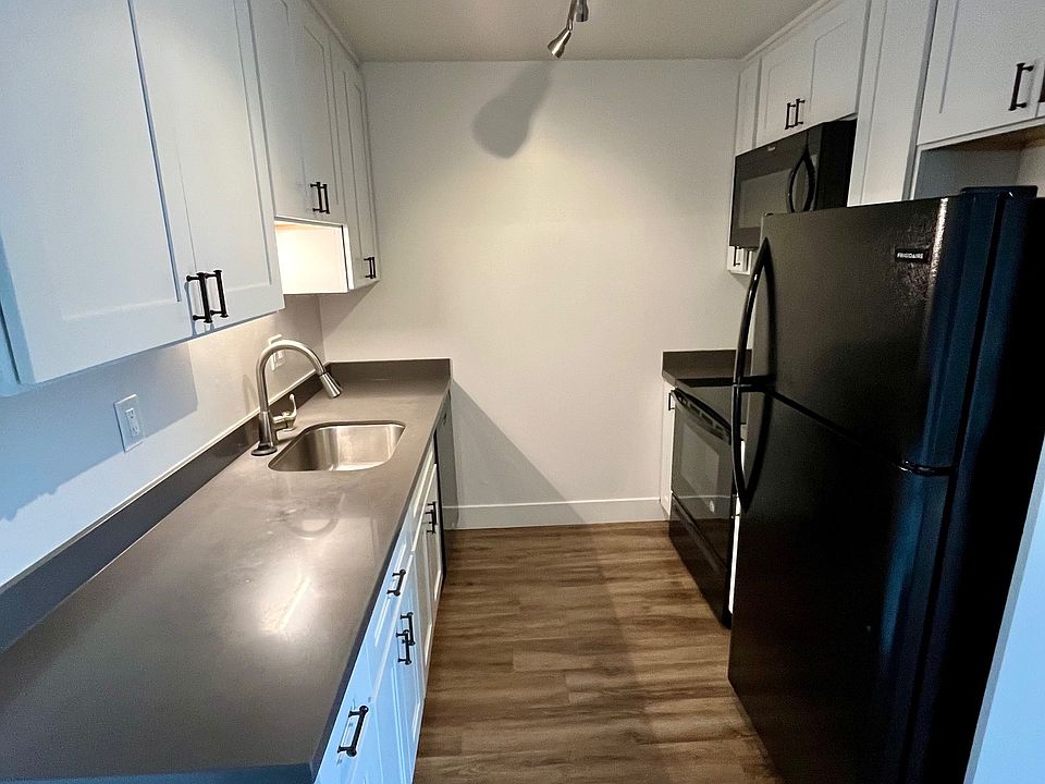 1st image of 927 E Blithedale Ave #7