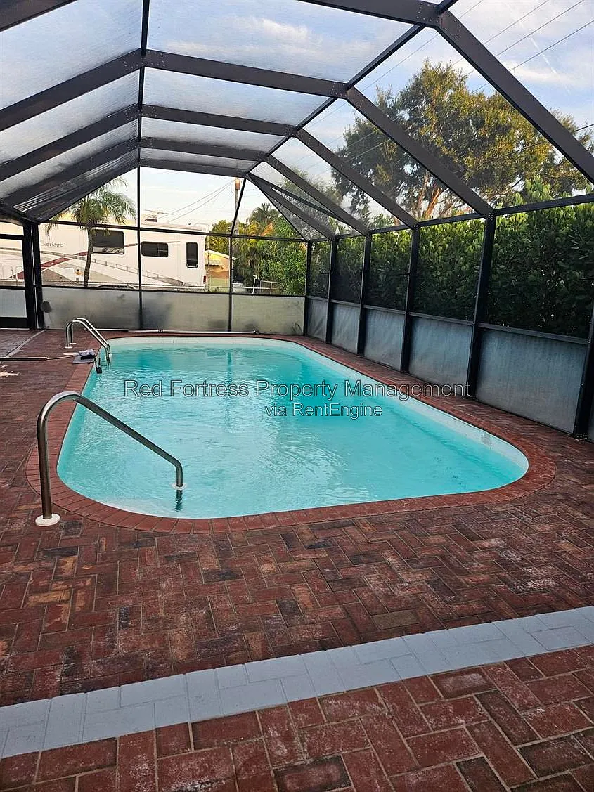 3 bed, 2.0 bath, 1209 sqft, $1,900 — Photo 2