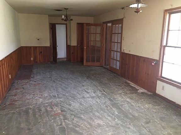 5th image of 309 S Lois Ln