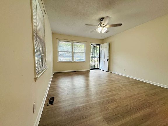 5th image of 718 Dwain Dr