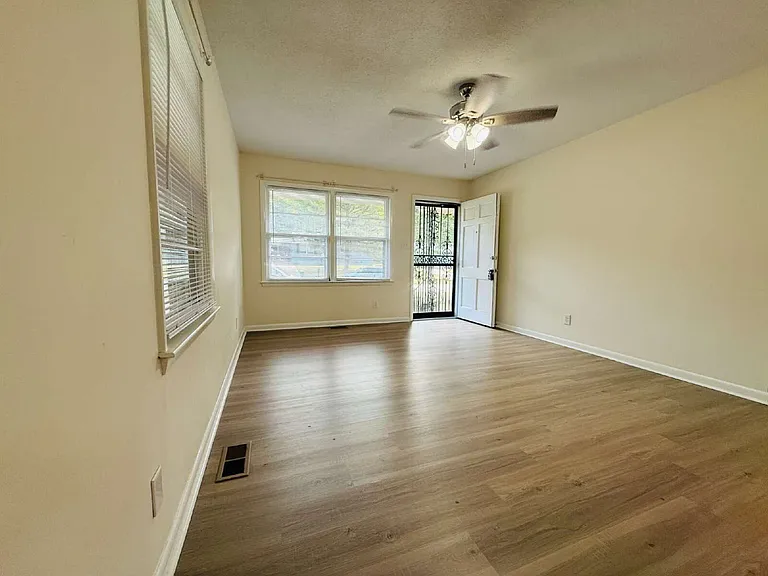 718 Dwain Dr — Photo 5