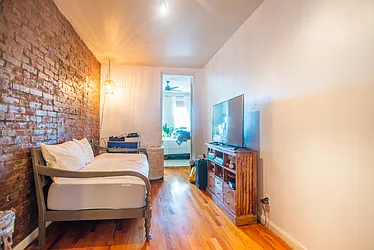 Rented by Rennit Inc.