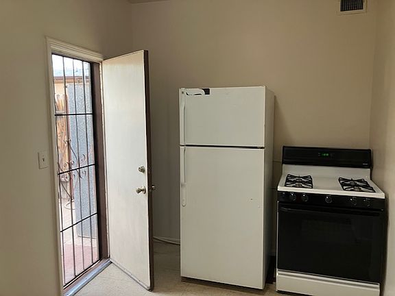 4th image of 127 W Kelso St #1