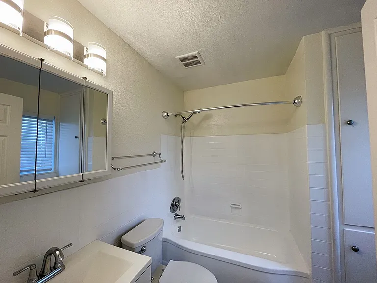 Village Commons Apts. — Photo 10