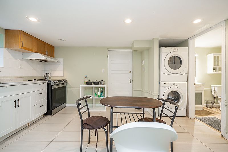 Burnaby Apartment for rent - 2 Bedrooms — photo 23