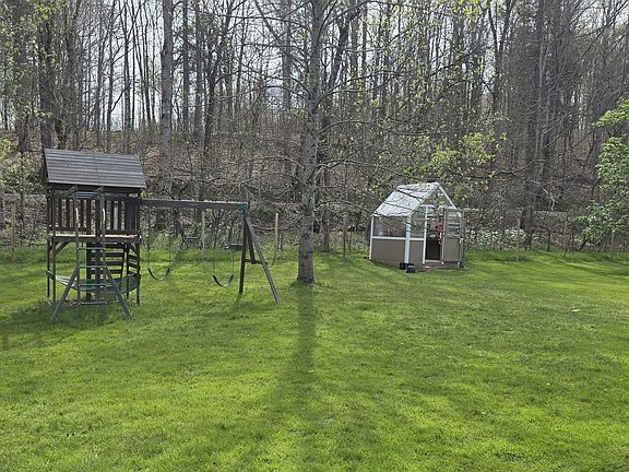 3rd image of 1935 Garrett Rd