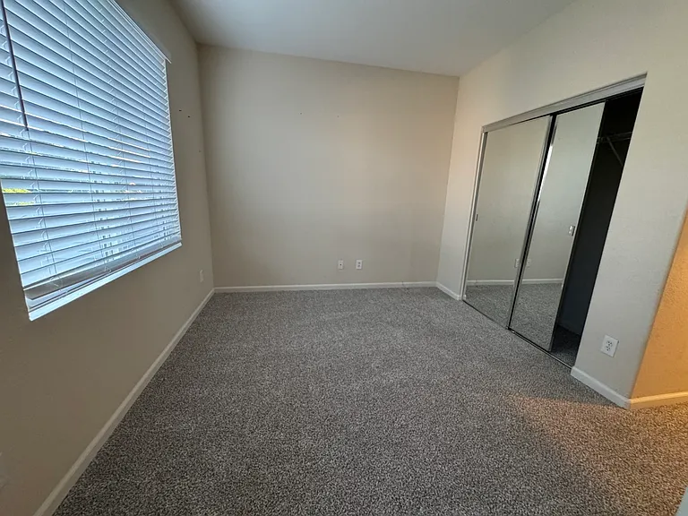 2912 Safford Ave — Photo 14