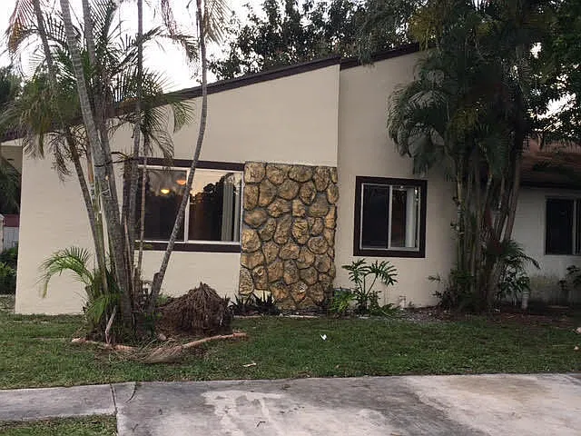 3 bed, 2.0 bath, 1220 sqft, $2,995 — Photo 1
