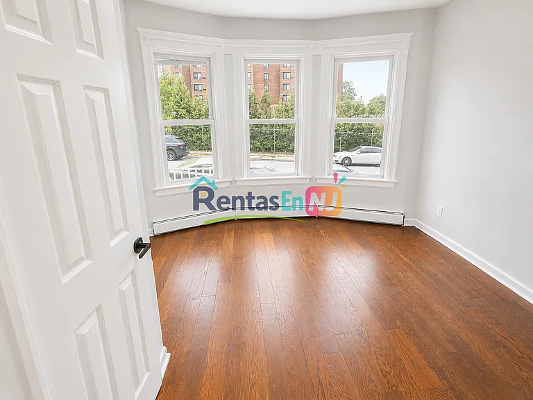 10 Rodwell Ave #1B — Photo 6