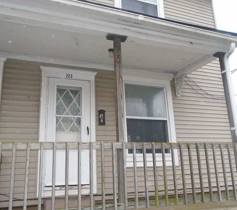 1st image of 223 E 15th St