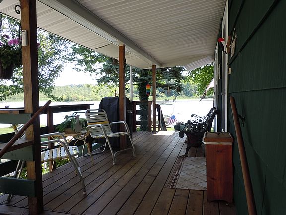 Covered deck/entry/gas grill