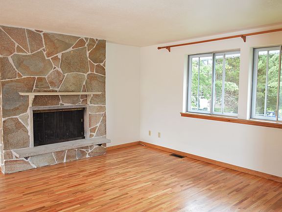 3rd image of 2182 Lincoln Ave SE