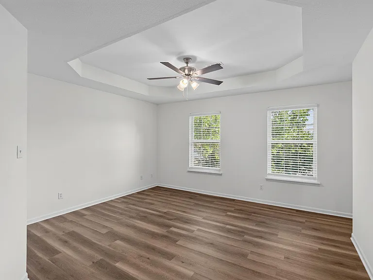 2411 Northampton Dr — Photo 31