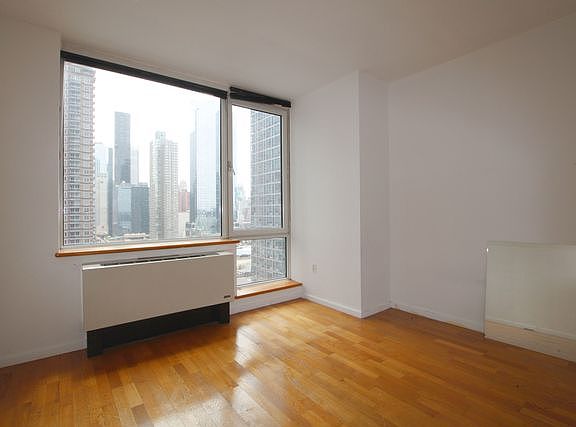 5th image of 635 W 42nd St APT 17G