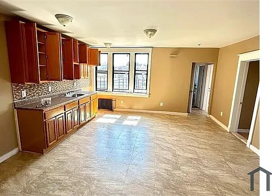 2288 Mott Ave — Photo 2