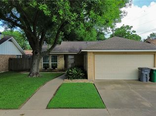 210 Londonderry Dr, Victoria, TX 77901