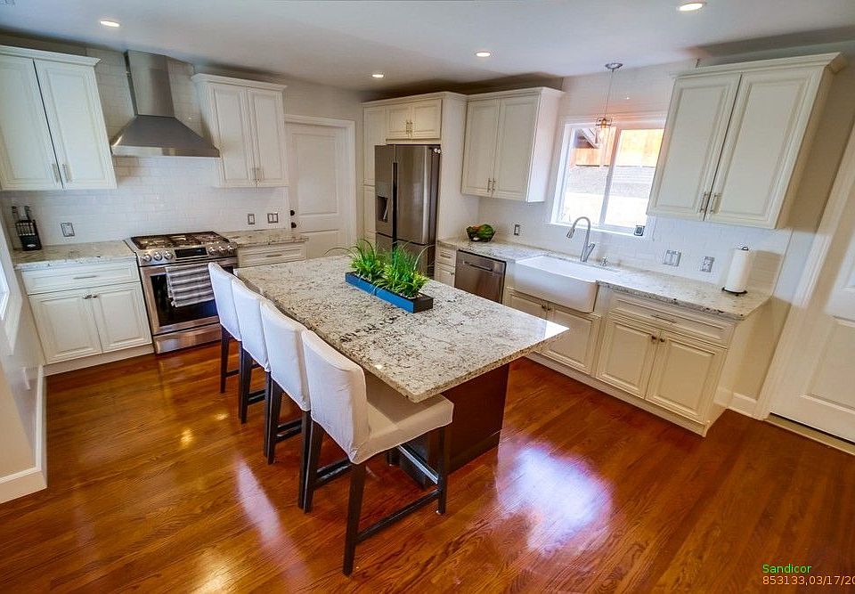 2nd image of 2863 Rockne St