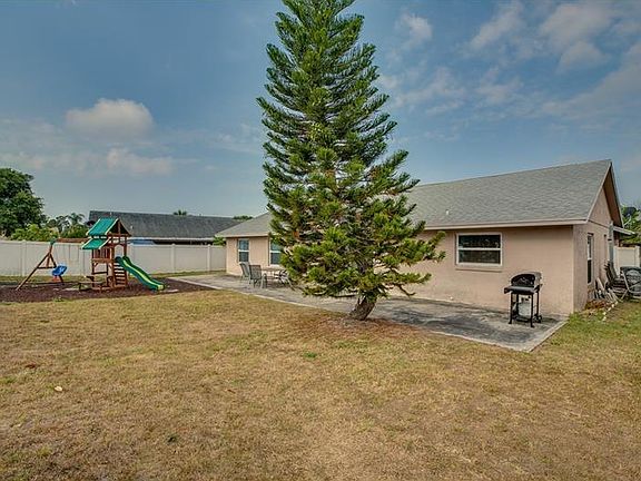 4th image of 12161 Romero St