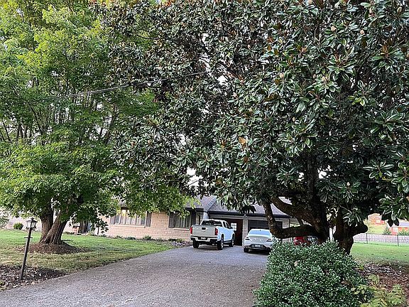 3rd image of 104 Chadwell Dr