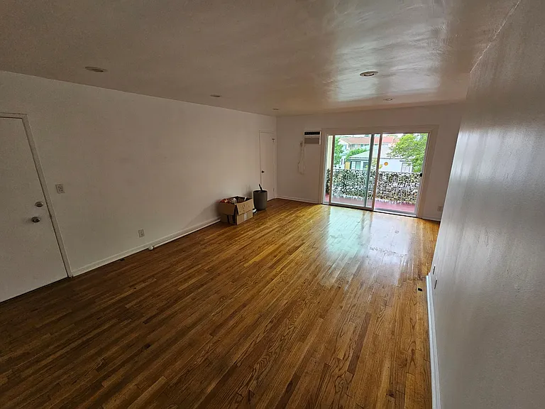 2302 Oak St #3 — Photo 11
