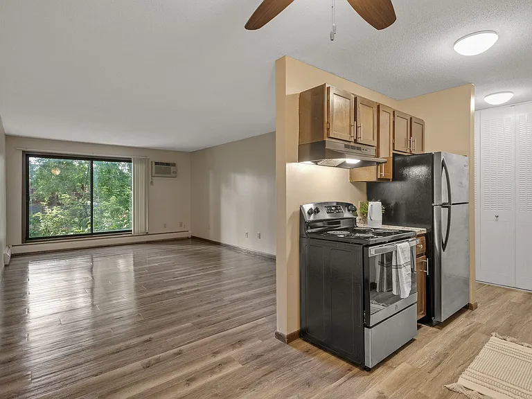 Eastgate Apartments — Photo 32