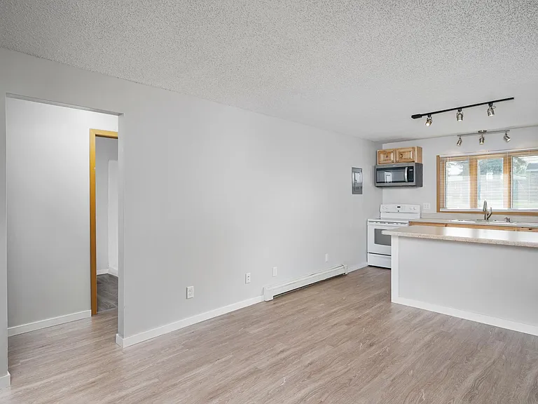 529 Oxford St #1 — Photo 3