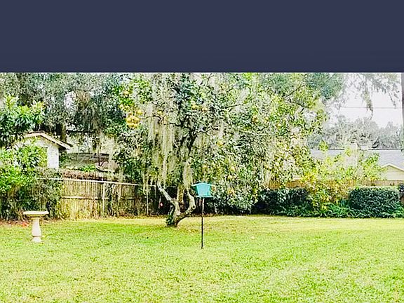 3rd image of 570 Honeysuckle Ct