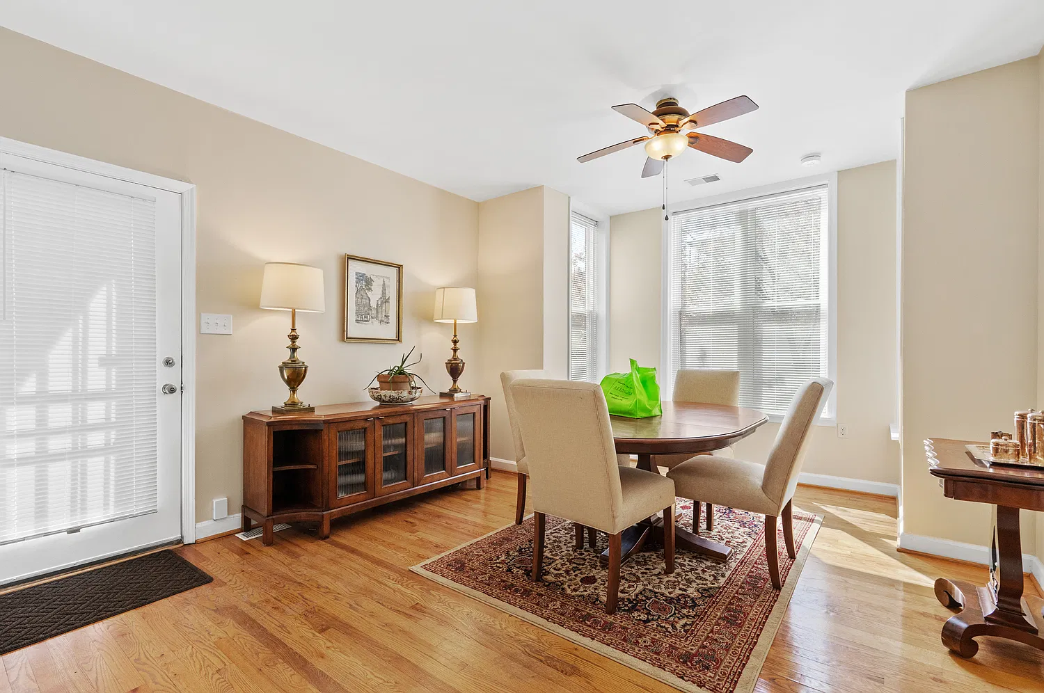 3 bed, 2.5 bath, 2400 sqft, $5,970 — Photo 3