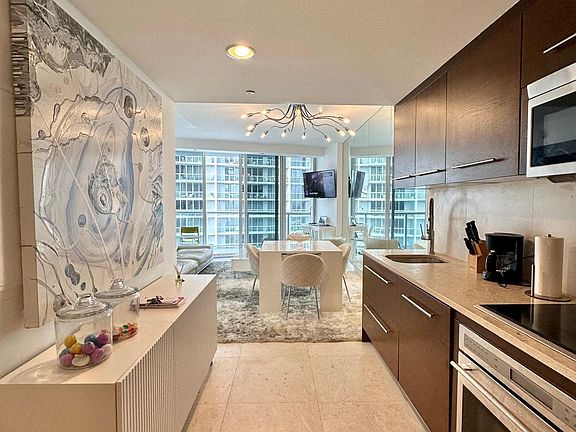4th image of 475 Brickell Ave #3206