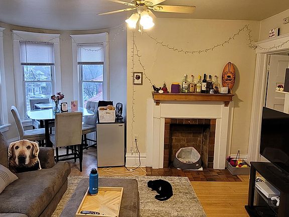 3rd image of 2964 N Maryland Ave #A