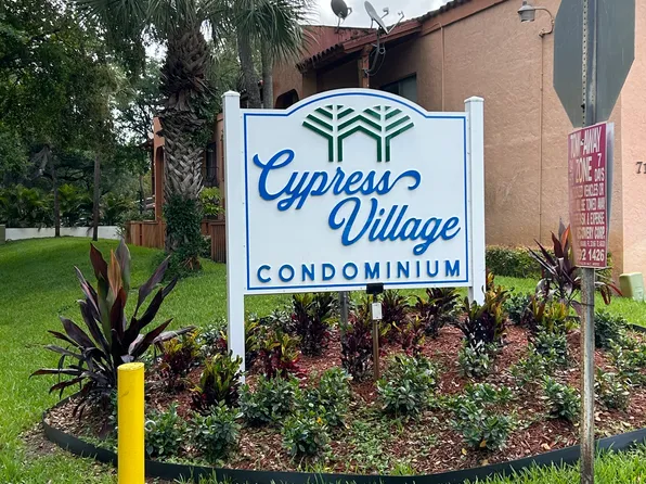 7160 Fairway Dr, Hialeah, FL 33014