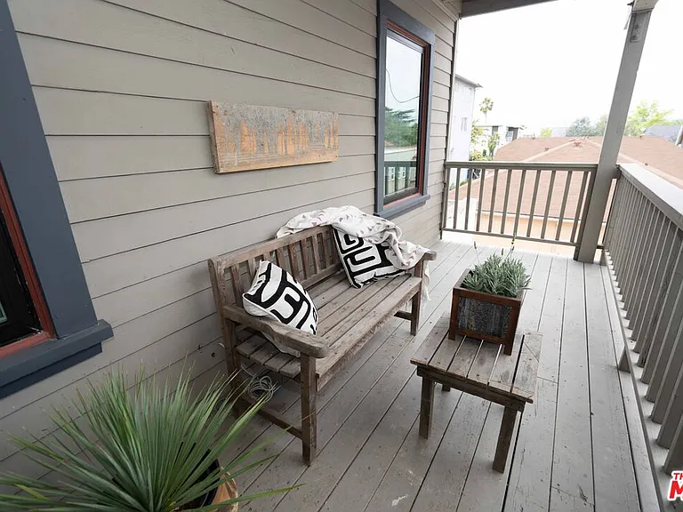 1365 1/2 Maltman Ave — Photo 24