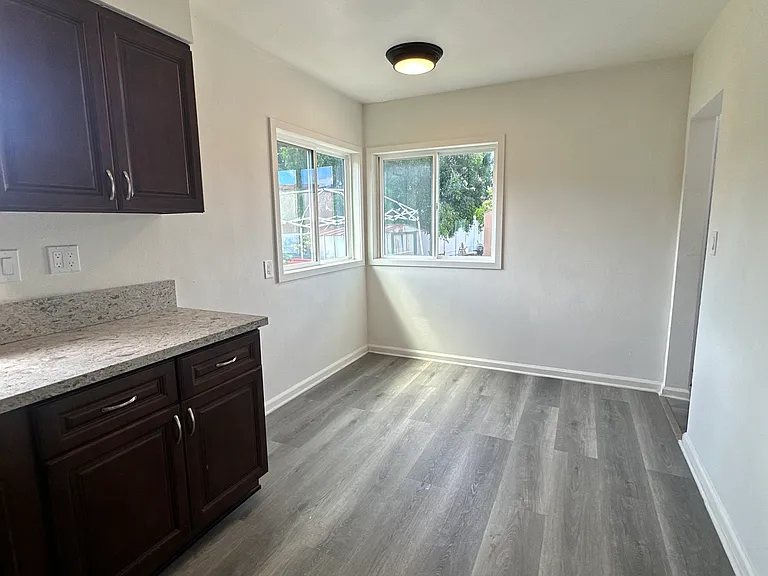 7419 Graves Ave — Photo 8