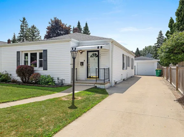 1544 Smith St, Green Bay, WI 54302