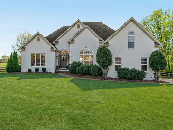 2707 Brenda St, Thompsons Station, TN 37179